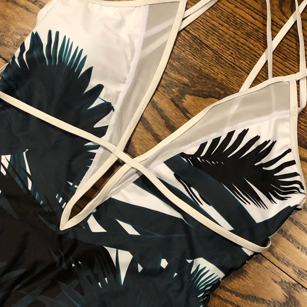 NEW! Aroa Bikini White Green One Piece Swimsuit - Picture 4 of 7
